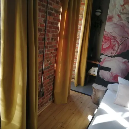 13 Guest house