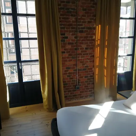 13 Guest house *