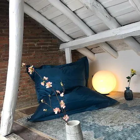 13 Guest house