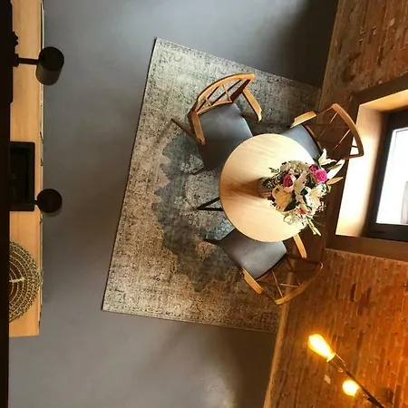13 Guest house *